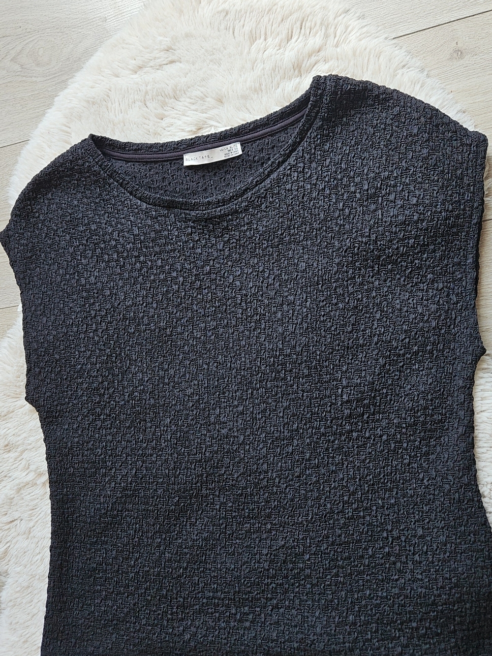 Black Tape Textured Popcorn Knit Short Sleeve Top Black Size XL🔥